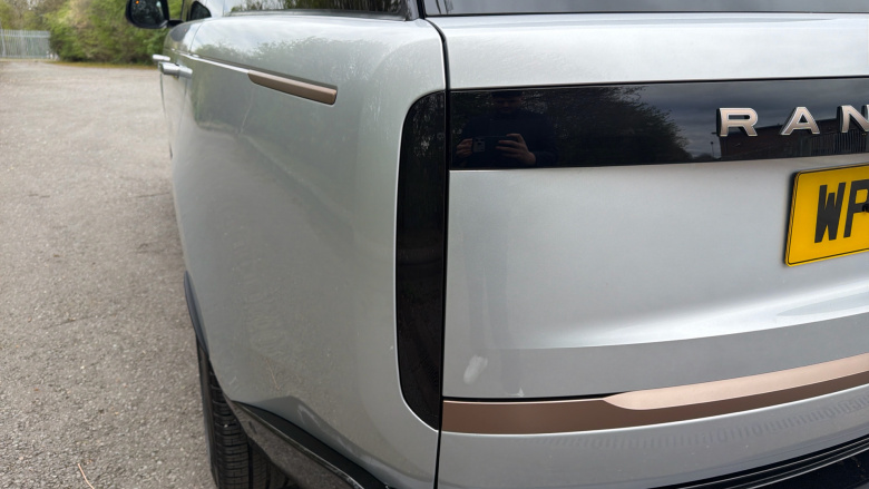 Land Rover Range Rover 4.4 P615 V8 SV 4dr Auto Petrol Estate